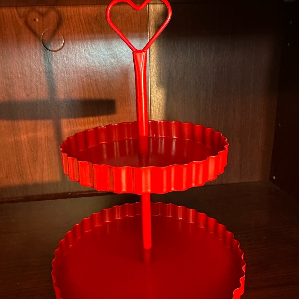 ☘️☘️☘️Red Target metal tiered tray 
11 in tall
8 wide☘️☘️☘️ - Picture 2 of 3
